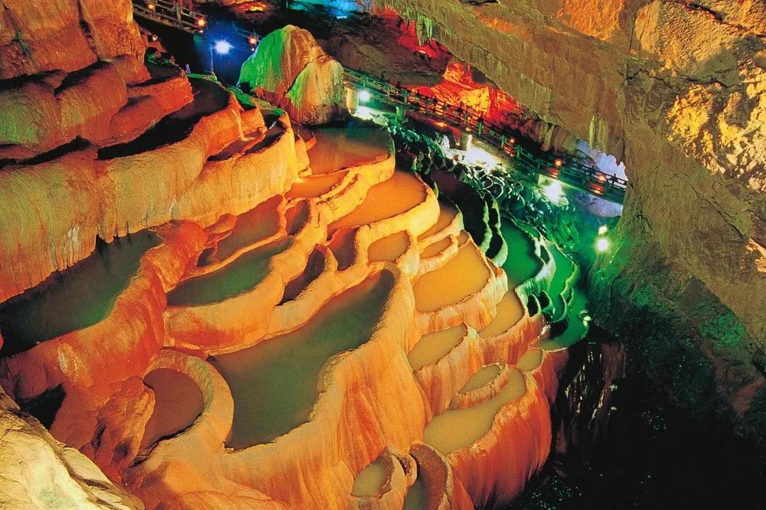 云南旅行經(jīng)典路線(xiàn)攻略！天地萬(wàn)象，領(lǐng)略大自然的鬼斧神工