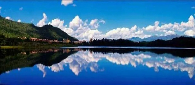 凱邦亞湖  擁有“小千島湖”之稱(chēng)，一個(gè)如蓬萊仙境般的湖泊