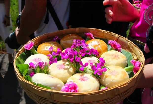 云南旅行社 云南旅游 云南特產(chǎn) 云南伴手禮 樂(lè )享舌尖上的云南——鮮花餅