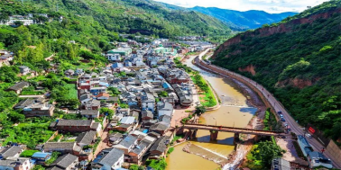 云南公司團隊活動(dòng)策劃,云南公司策劃活動(dòng)，楚雄旅行社:三分詩(shī)意七分秋，古鎮幽情韻自稠。這個(gè)秋天來(lái)楚雄逛古鎮吧！
